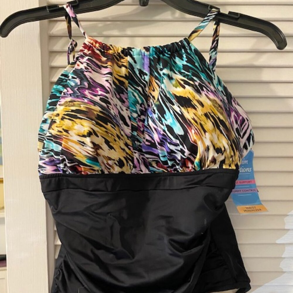 Flattering one-piece swimsuit with tummy and bust control - Size 12